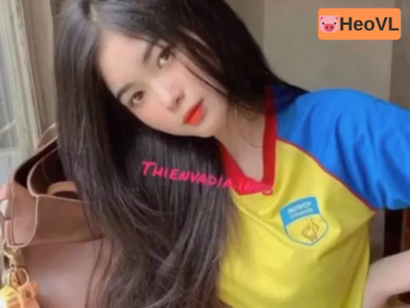 Clip quan hệ với nữ sinh hutech mông bự