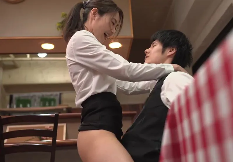 Cậu trai trẻ nắc đồng nghiệp nữ làm chung công ty có ông xã nhưng anh xã “yếu”